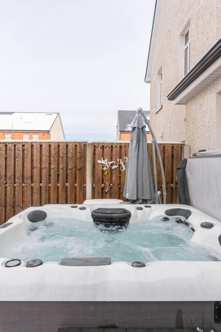 Dublin Jacuzzi Escape Appartement Buitenkant foto